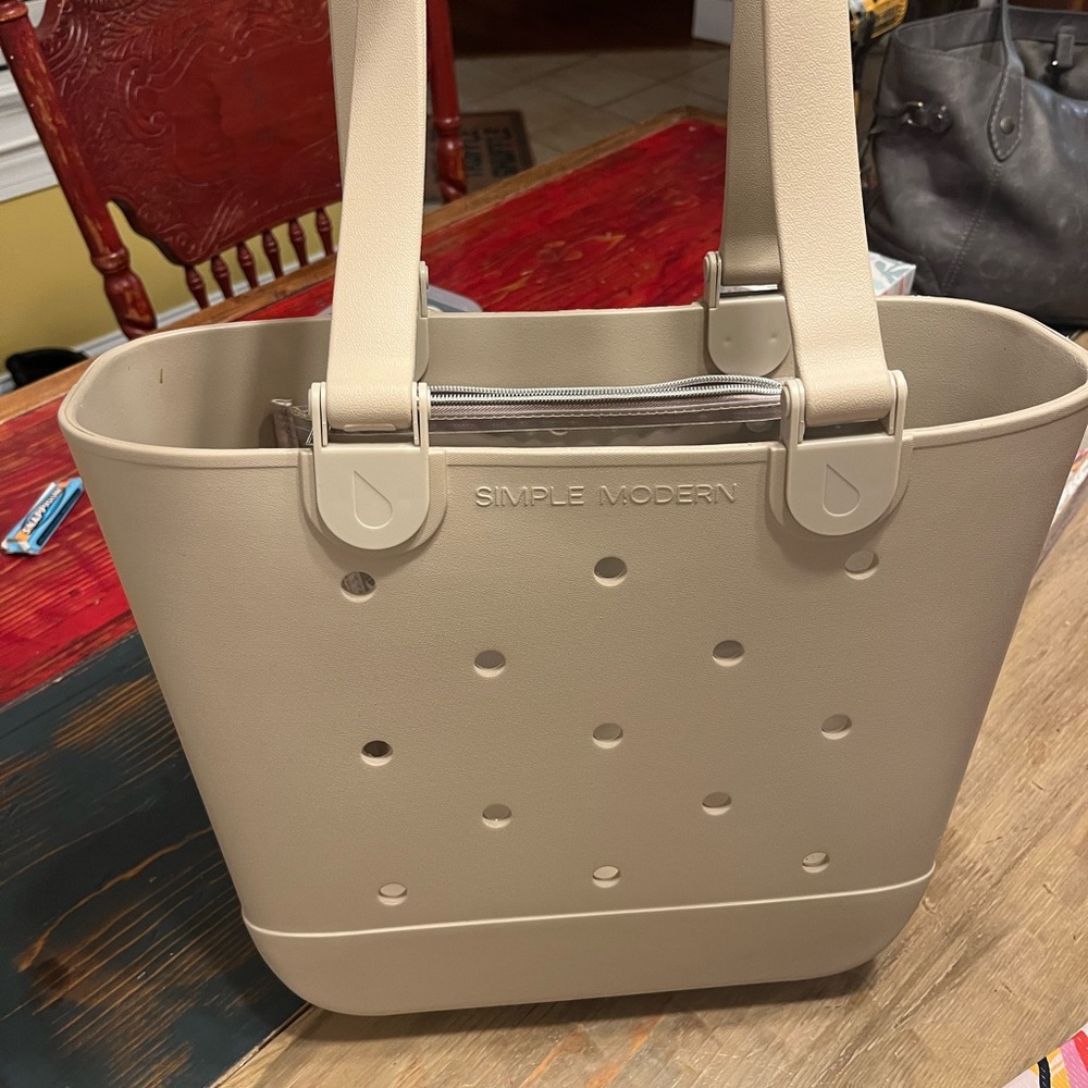 Simply modern tote